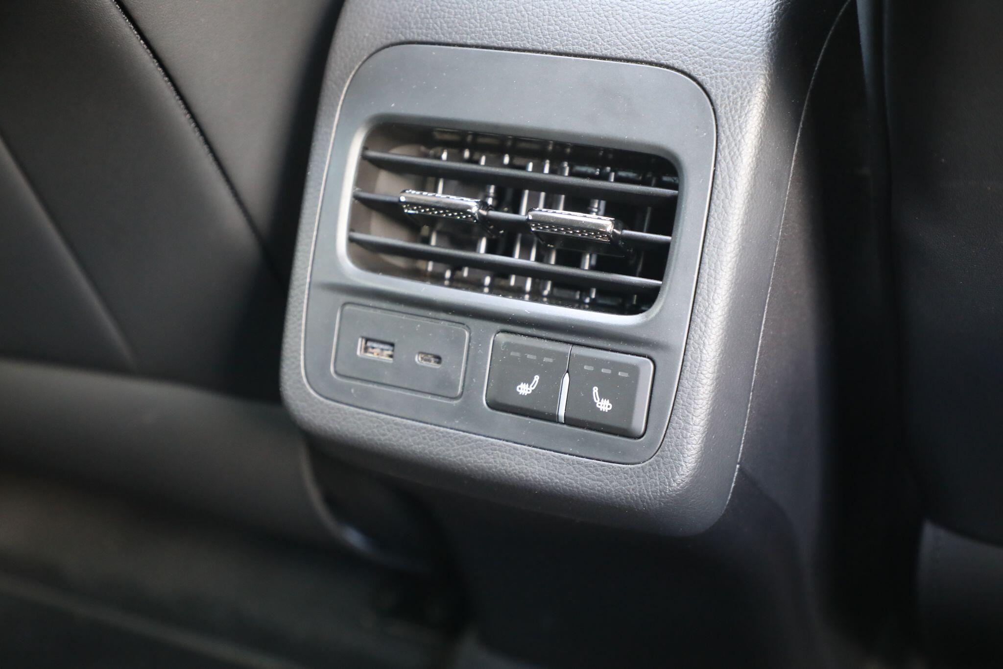 Large vehicle image